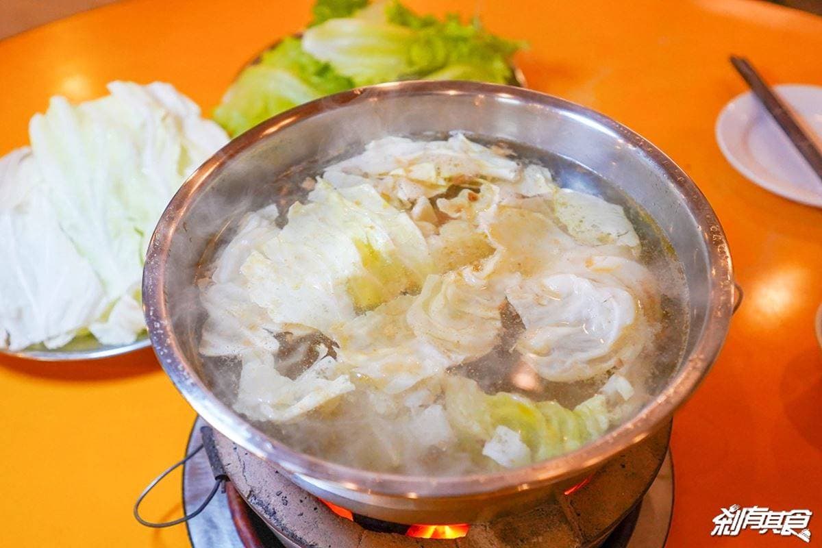 網推「台中最強汕頭火鍋」!炭燒沙茶湯頭飄香60年,手工豆皮疊疊樂超吸睛 網推「台中最強汕頭火鍋」!炭燒沙茶湯頭飄香60年,手工豆皮疊疊樂超吸睛