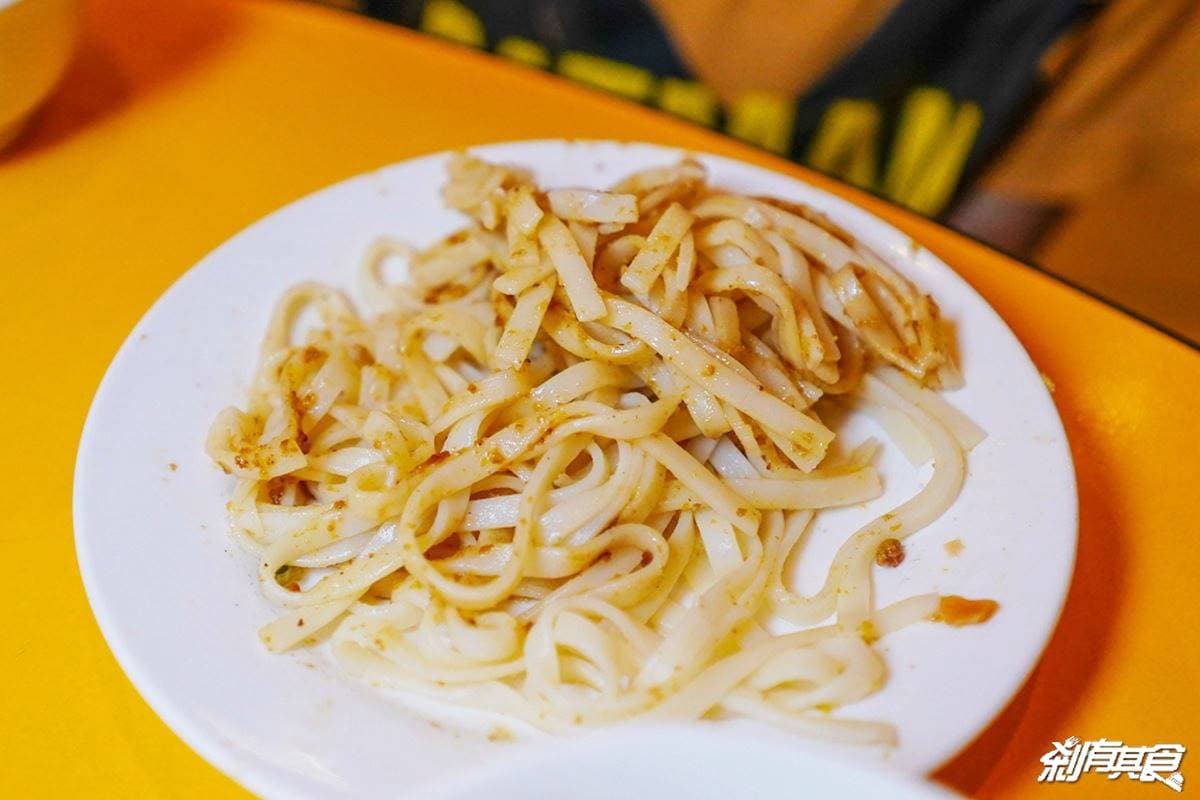 網推「台中最強汕頭火鍋」!炭燒沙茶湯頭飄香60年,手工豆皮疊疊樂超吸睛 網推「台中最強汕頭火鍋」!炭燒沙茶湯頭飄香60年,手工豆皮疊疊樂超吸睛