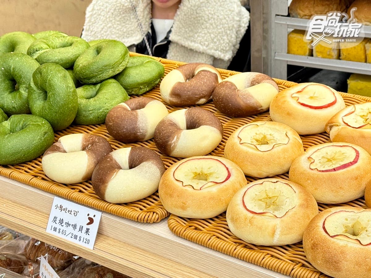 全台最大「紫薯巨型可頌」快閃中山!首創超台味「草仔粿貝果」,麵包人搶吃 全台最大「紫薯巨型可頌」快閃中山!首創超台味「草仔粿貝果」,麵包人搶吃