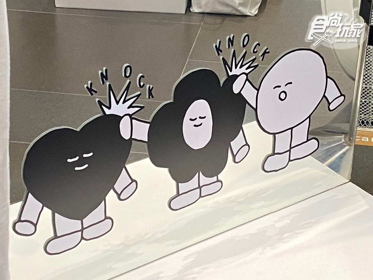 韓國雜貨控要朝聖!最Q「黑白插畫快閃店」在台中,超巨大花花、獨家帆布袋 韓國雜貨控要朝聖!最Q「黑白插畫快閃店」在台中,超巨大花花、獨家帆布袋