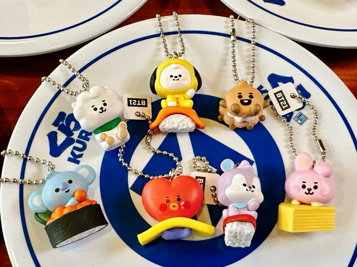 BT21抱著壽司超萌!藏壽司全新扭蛋15款「這天」開扭,加碼2款期間限定壽司 BT21抱著壽司超萌!藏壽司全新扭蛋15款「這天」開扭,加碼2款期間限定壽司