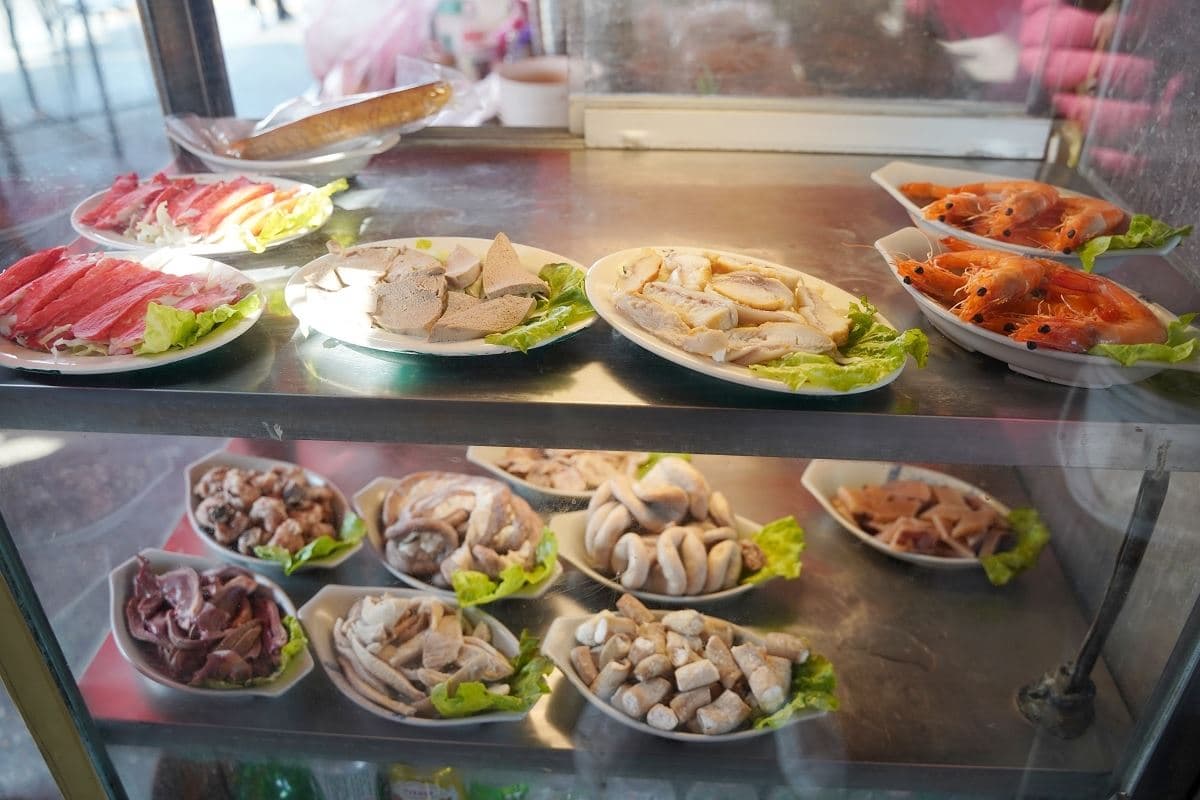 跳蚤市場隱藏版美食!大碗公「大骨湯」百元有找,飯麵通通30元便宜開吃 跳蚤市場隱藏版美食!大碗公「大骨湯」百元有找,飯麵通通30元便宜開吃