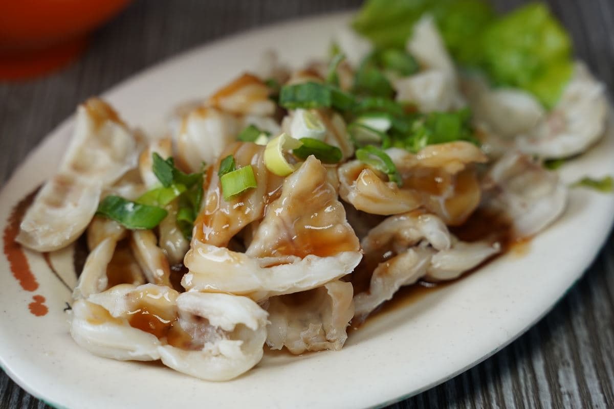 跳蚤市場隱藏版美食!大碗公「大骨湯」百元有找,飯麵通通30元便宜開吃 跳蚤市場隱藏版美食!大碗公「大骨湯」百元有找,飯麵通通30元便宜開吃