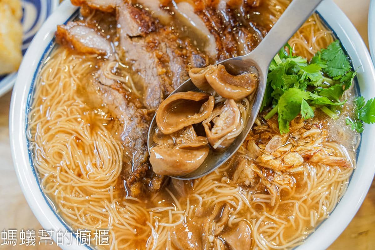 酥香燒肉+大腸太犯規!「碗公黃金麵線」給料不手軟,海味章魚、小卷也要吃 酥香燒肉+大腸太犯規!「碗公黃金麵線」給料不手軟,海味章魚、小卷也要吃