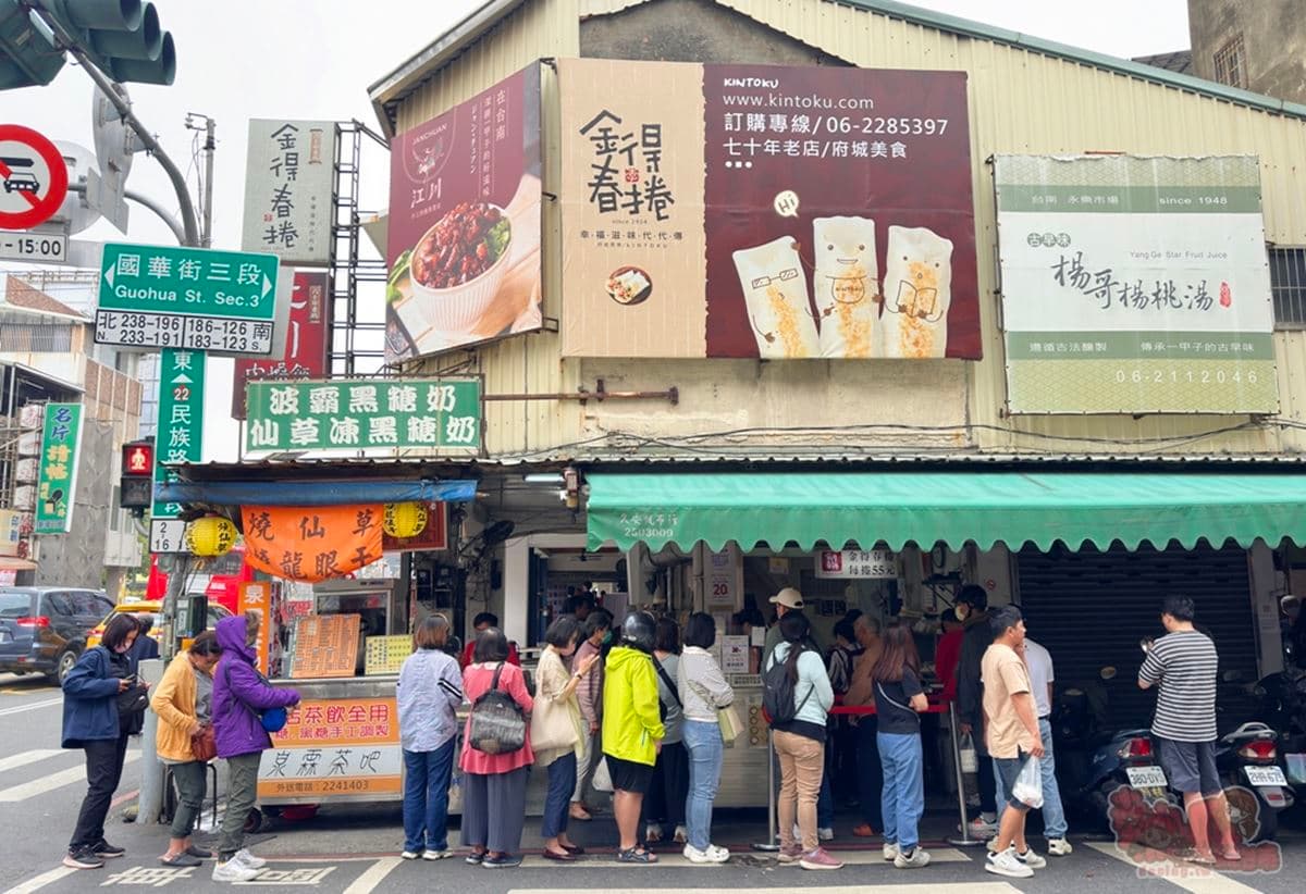 飄香市場70年排隊老攤!9種食材、8種甜度任選,正港南部味潤餅 飄香市場70年排隊老攤!9種食材、8種甜度任選,正港南部味潤餅