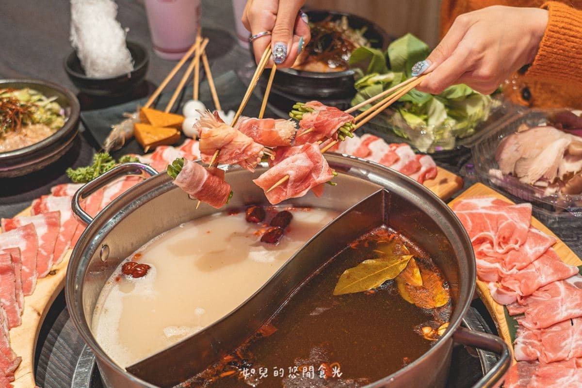 10元串串嗑到爽!台中超值「鴛鴦火鍋」320元開吃,烏龍麵、白飯無限供應 台中火鍋推薦:甯客串串鍋