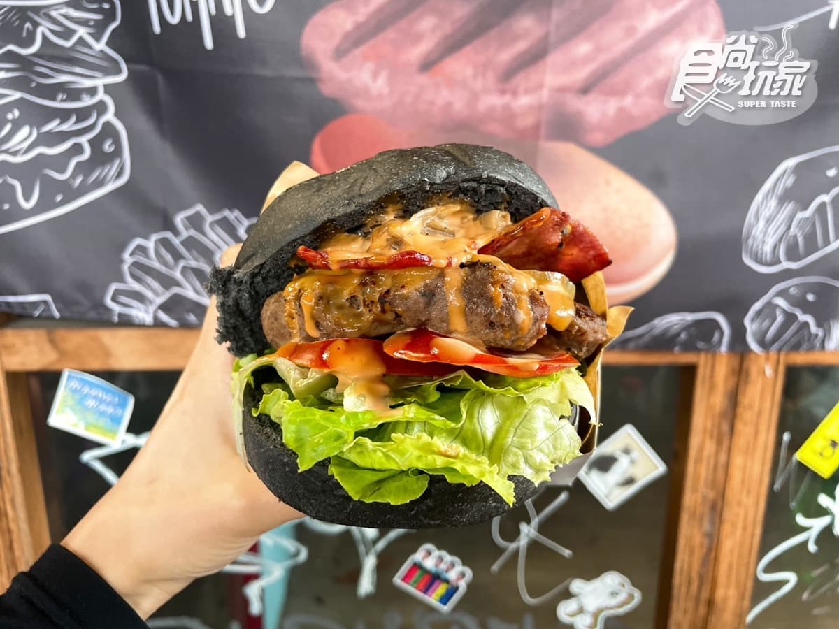 網稱「零負評漢堡店」藏東區!雙層手打牛肉+竹炭堡太狂,免費送美式薯條 網稱「零負評漢堡店」藏東區!雙層手打牛肉+竹炭堡太狂,免費送美式薯條