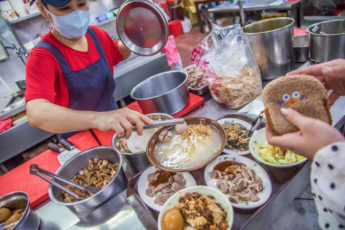 40元俗擱大碗!板橋人激推「老店米苔目」便宜吃飽飽,總統也愛的銅板美食 40元俗擱大碗!板橋人激推「老店米苔目」便宜吃飽飽,總統也愛的銅板美食