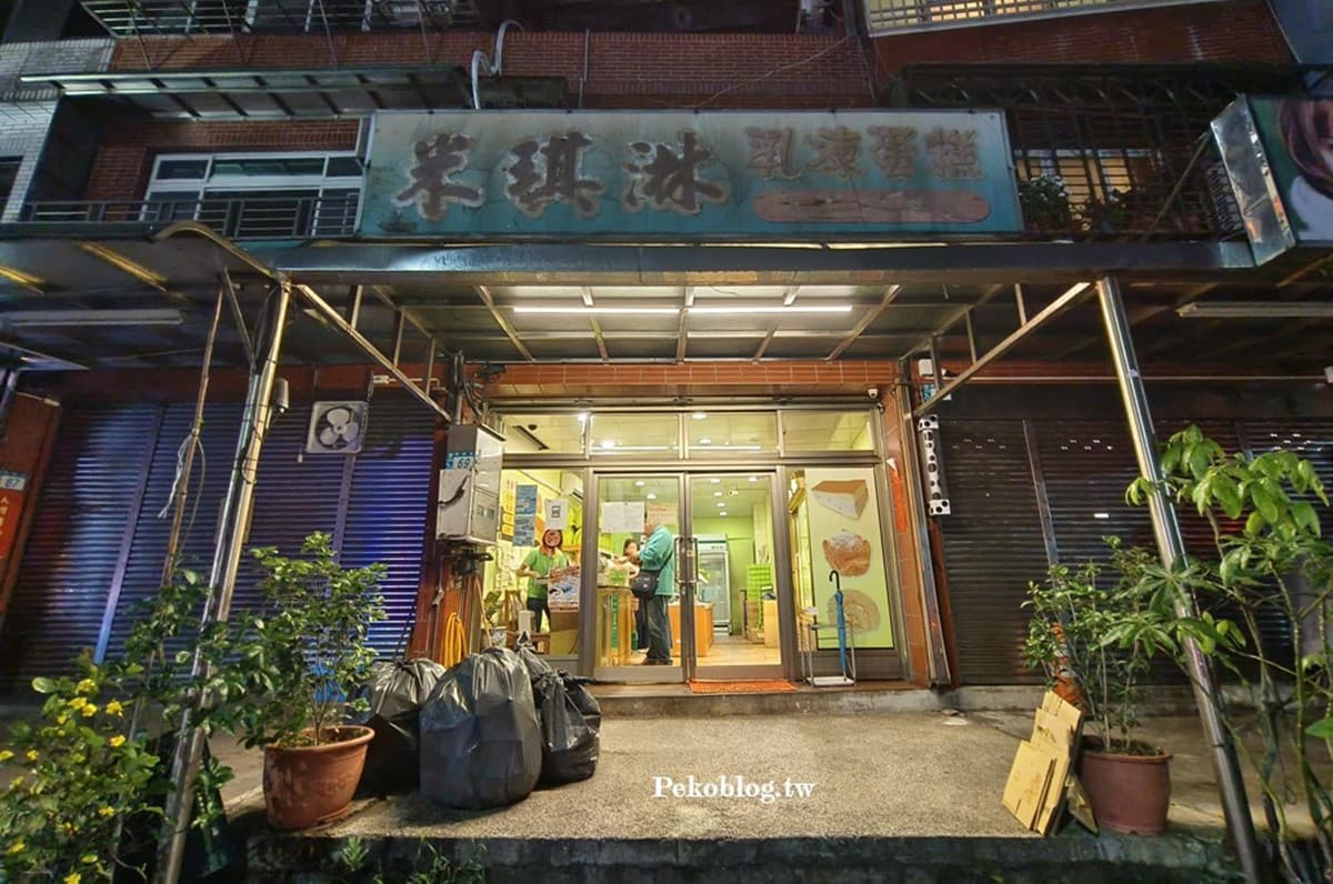 在地激推「巨無霸大泡芙」50元有找!每天限量500顆,「芋頭奶凍捲」也必買 在地激推「巨無霸大泡芙」50元有找!每天限量500顆,「芋頭奶凍捲」也必買