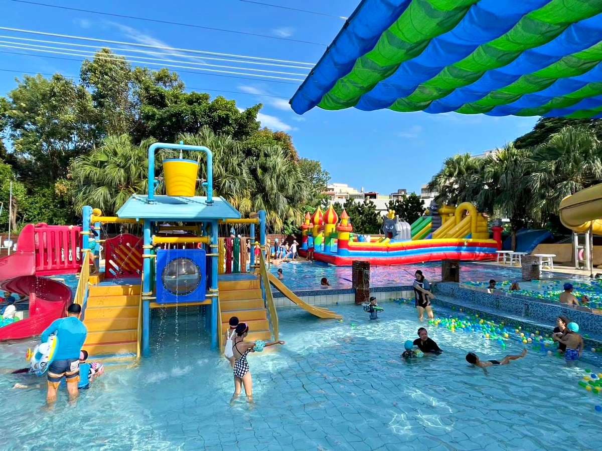 新竹高人氣「戶外水上樂園」開放了!大型滑水道、氣墊樂園1票玩到飽消暑氣 新竹高人氣「戶外水上樂園」開放了!大型滑水道、氣墊樂園1票玩到飽消暑氣