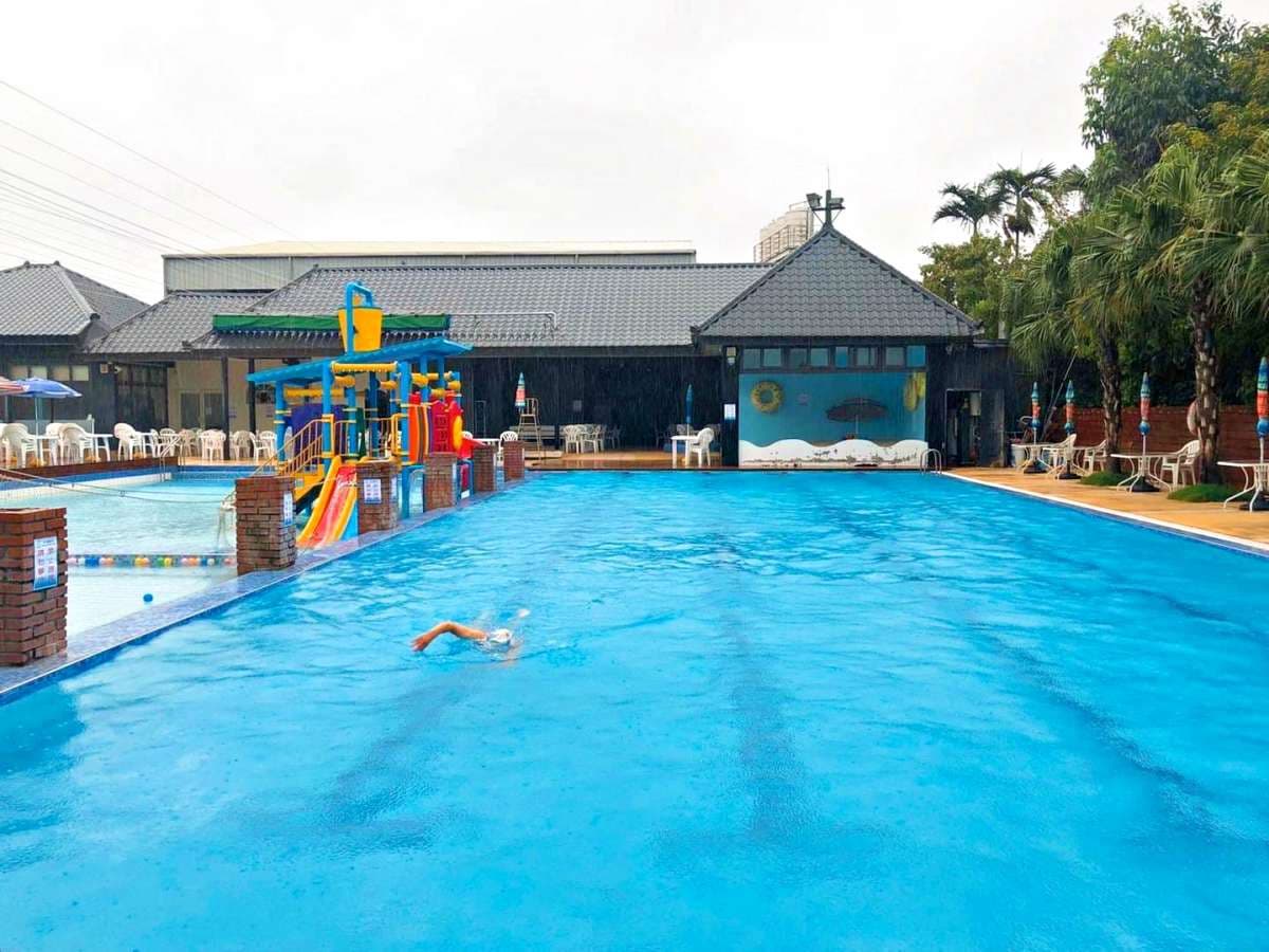 新竹高人氣「戶外水上樂園」開放了!大型滑水道、氣墊樂園1票玩到飽消暑氣 新竹高人氣「戶外水上樂園」開放了!大型滑水道、氣墊樂園1票玩到飽消暑氣