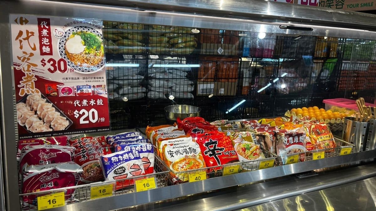 家樂福隱藏服務+1!「2門市」推泡麵、水餃代客煮,只要30元有蛋還有菜 家樂福隱藏服務+1!「2門市」推泡麵、水餃代客煮,只要30元有蛋還有菜