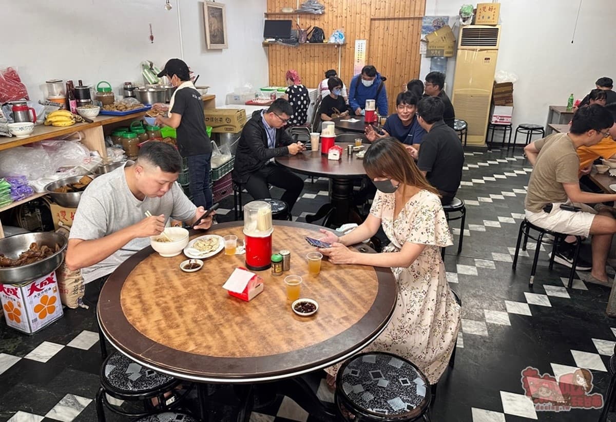 佛系「水餃3.5元」地點曝!乾麵、湯麵不超過50元,免費飲料、銅板價吃飽飽 佛系「水餃3.5元」地點曝!乾麵、湯麵不超過50元,免費飲料、銅板價吃飽飽