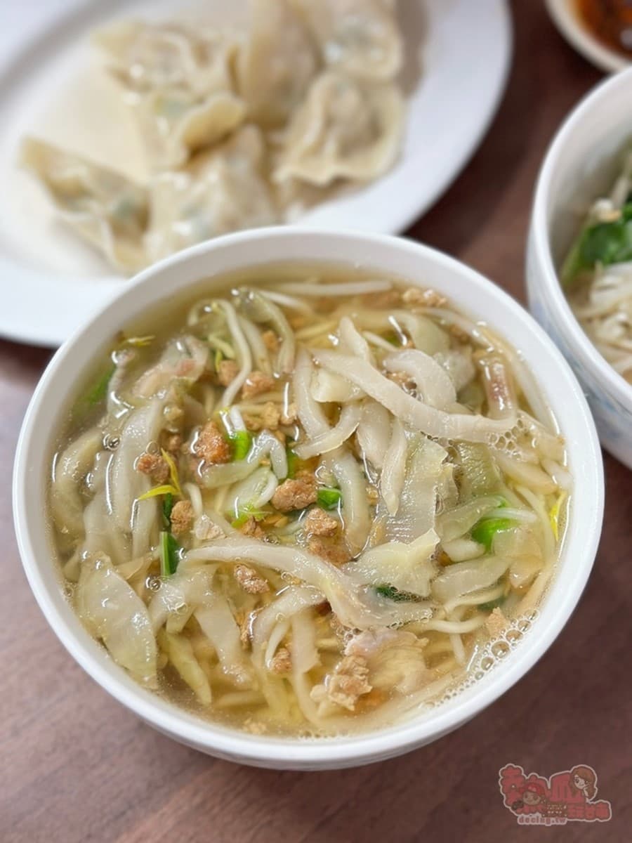 佛系「水餃3.5元」地點曝!乾麵、湯麵不超過50元,免費飲料、銅板價吃飽飽 佛系「水餃3.5元」地點曝!乾麵、湯麵不超過50元,免費飲料、銅板價吃飽飽