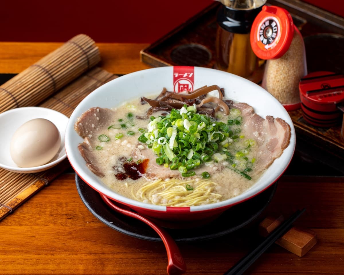 無限續高麗菜、醃菜!215元起爽嗑「最強豚骨拉麵」,加碼免費吃唐揚雞 無限續高麗菜、醃菜!215元起爽嗑「最強豚骨拉麵」,加碼免費吃唐揚雞