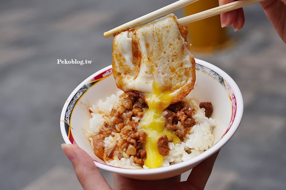 西門「滷肉飯扛壩子」是這家!超佛價格排隊人潮大爆滿,黃金蚵仔煎香酥焦脆 西門「滷肉飯扛壩子」是這家!超佛價格排隊人潮大爆滿,黃金蚵仔煎香酥焦脆