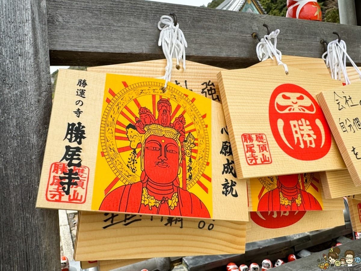 整座山壁擺滿不倒翁!大阪隱藏版賞楓必遊景點,必抽達摩籤試手氣 整座山壁擺滿不倒翁!大阪隱藏版賞楓必遊景點,必抽達摩籤試手氣