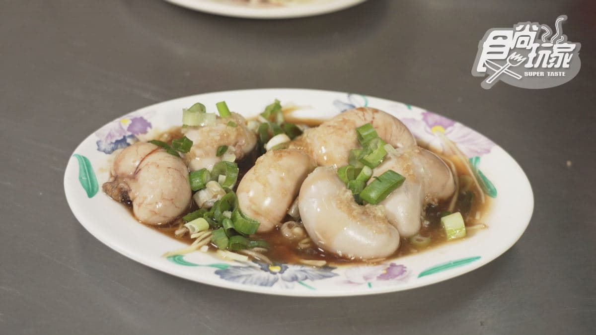 排隊人潮沒停過!嘉義「雞肉飯老店」大碗只要35元,每天現切20公斤火雞 排隊人潮沒停過!嘉義「雞肉飯老店」大碗只要35元,每天現切20公斤火雞