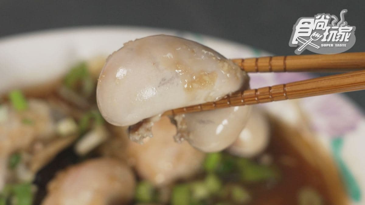 排隊人潮沒停過!嘉義「雞肉飯老店」大碗只要35元,每天現切20公斤火雞 排隊人潮沒停過!嘉義「雞肉飯老店」大碗只要35元,每天現切20公斤火雞