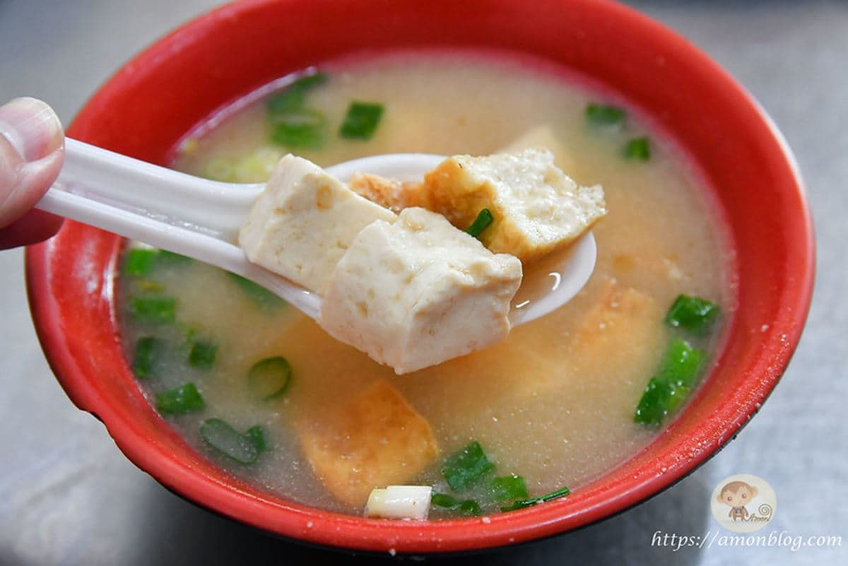 排隊人潮沒停過!嘉義「雞肉飯老店」大碗只要35元,每天現切20公斤火雞 排隊人潮沒停過!嘉義「雞肉飯老店」大碗只要35元,每天現切20公斤火雞