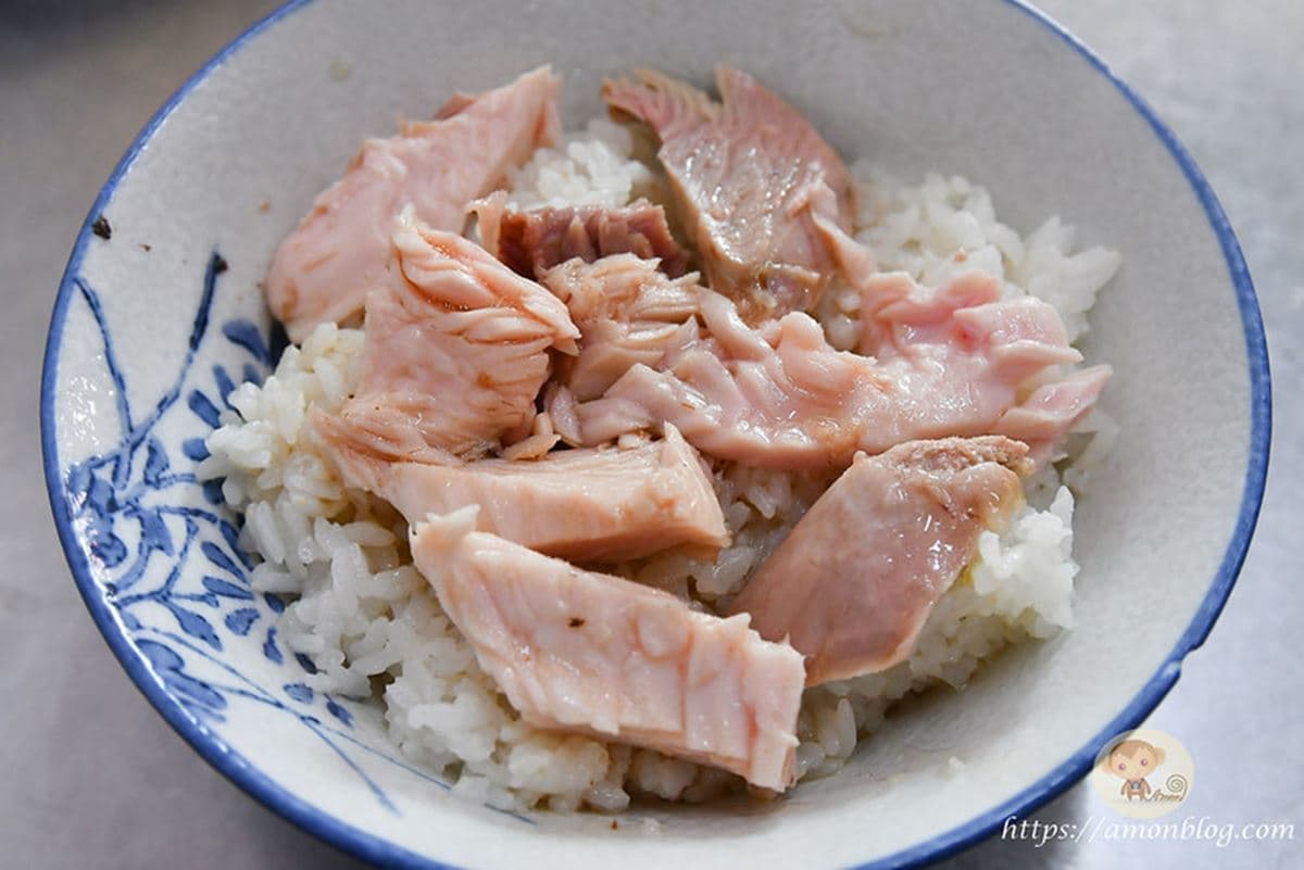 排隊人潮沒停過!嘉義「雞肉飯老店」大碗只要35元,每天現切20公斤火雞 排隊人潮沒停過!嘉義「雞肉飯老店」大碗只要35元,每天現切20公斤火雞