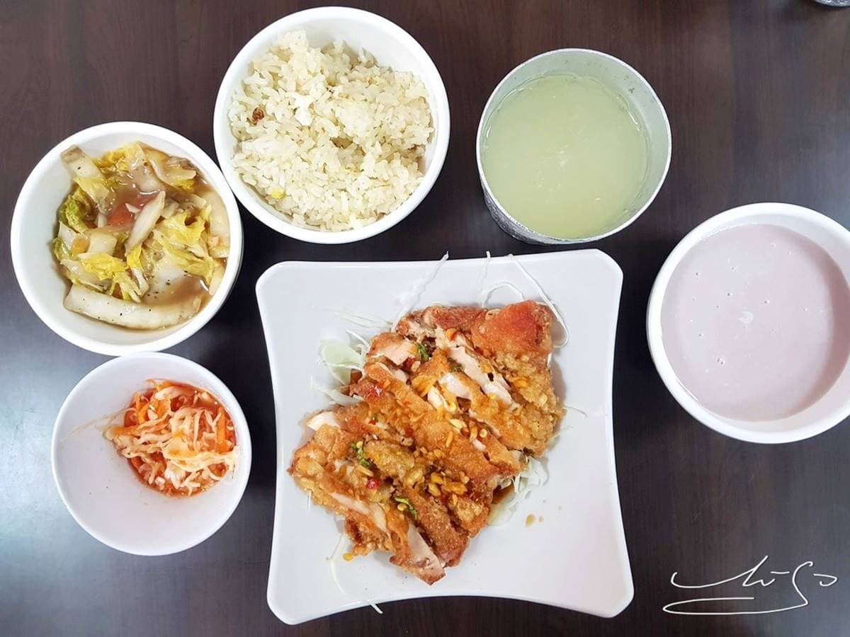均一價100元吃到飽!台北高CP值泰式料理藏巷弄,白飯、甜湯、飲料無限供應 均一價100元吃到飽!台北高CP值泰式料理藏巷弄,白飯、甜湯、飲料無限供應