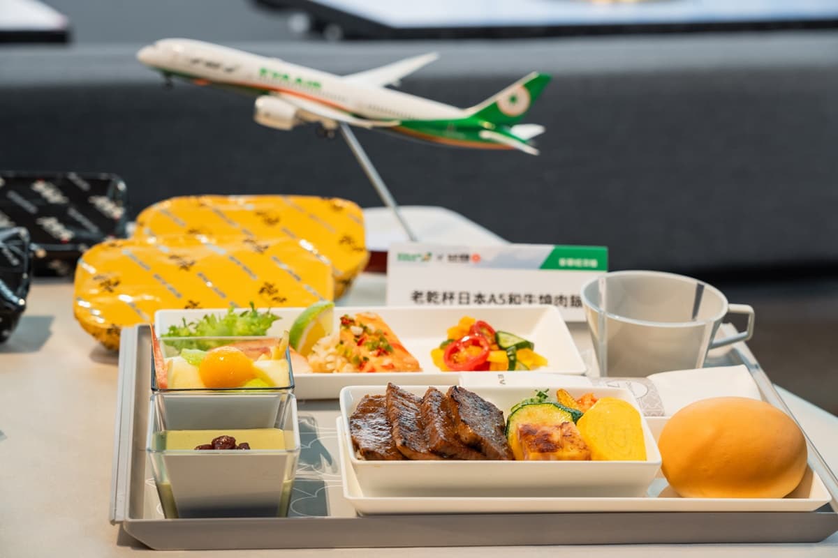 帶登機證免費吃燒肉!乾杯x長榮航空推4款機上餐,飛機上吃得到A5和牛 帶登機證免費吃燒肉!乾杯x長榮航空推4款機上餐,飛機上吃得到A5和牛