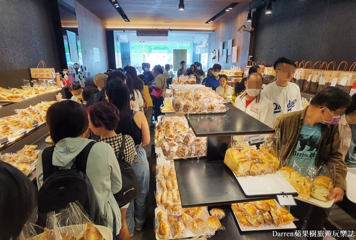 台南最狂排隊麵包!先搶秒殺羅宋、毛毛蟲奶露,出爐時間、免排隊攻略一次看 台南最狂排隊麵包!先搶秒殺羅宋、毛毛蟲奶露,出爐時間、免排隊攻略一次看