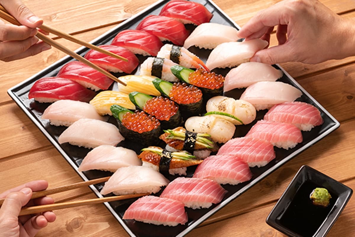 鮪魚拼盤省180元!銅板價開吃產地直送生魚片,還有鮪魚味噌湯喝到飽 鮪魚拼盤省180元!銅板價開吃產地直送生魚片,還有鮪魚味噌湯喝到飽