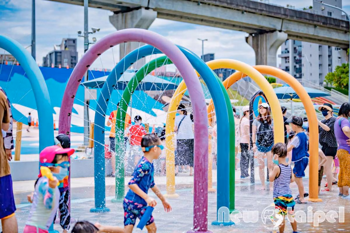 夏天就是要玩水!北中南10個「人氣玩水景點、免費公園」開放戲水時間一次看 2025北部玩水景點21處,最大水樂園、隱藏版「階梯瀑布」,通通免費!