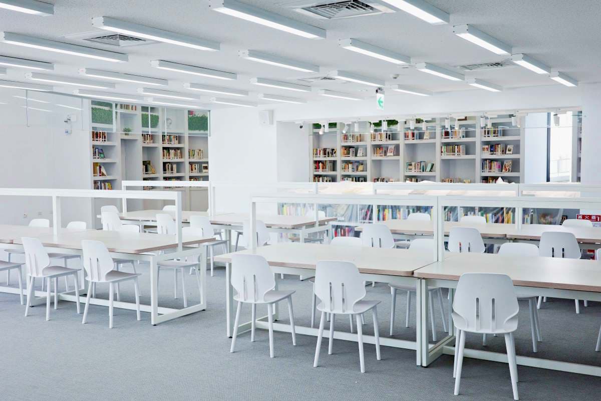 南台灣最美圖書館「這時」開幕!純白圓弧書牆美翻,還能遠眺山景放空好Chill 南台灣最美圖書館「這時」開幕!純白圓弧書牆美翻,還能遠眺山景放空好Chill