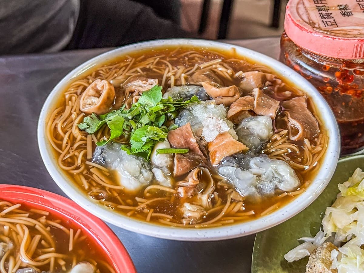 新北鄉親不想說!網友激推「排隊臭豆腐」臭香有勁,大碗公麵線滿滿都是料 新北鄉親不想說!網友激推「排隊臭豆腐」臭香有勁,大碗公麵線滿滿都是料