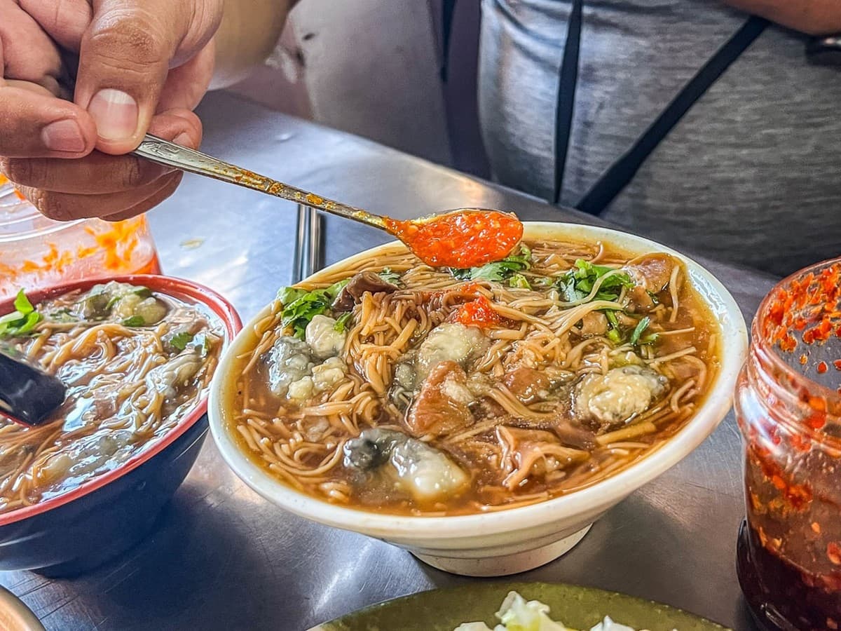 新北鄉親不想說!網友激推「排隊臭豆腐」臭香有勁,大碗公麵線滿滿都是料 新北鄉親不想說!網友激推「排隊臭豆腐」臭香有勁,大碗公麵線滿滿都是料