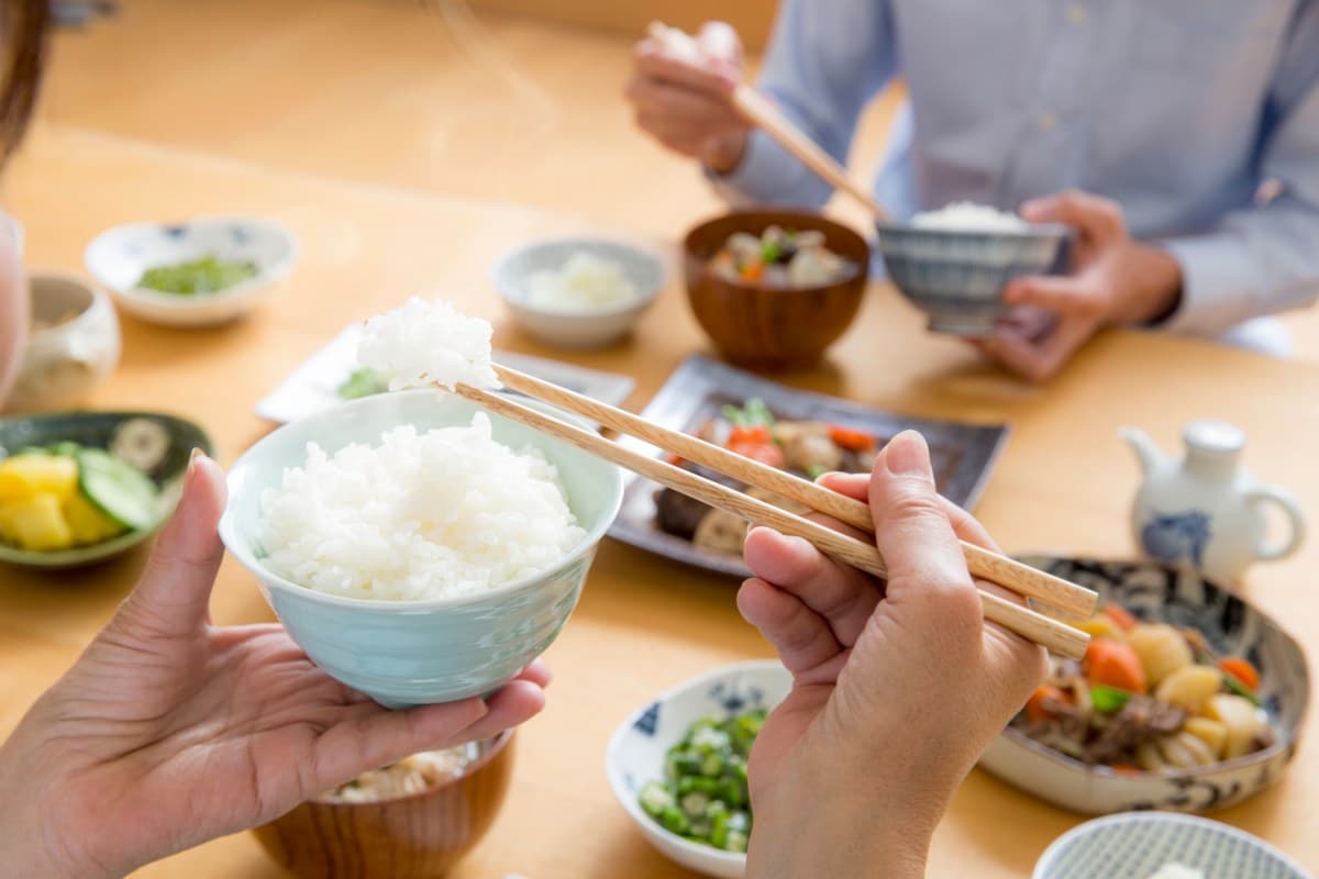 你有拿對嗎?筷子「唯一正確拿法」姿勢曝光,在日本做錯嚴重性「超乎想像」 你有拿對嗎?筷子「唯一正確拿法」姿勢曝光,在日本做錯嚴重性「超乎想像」