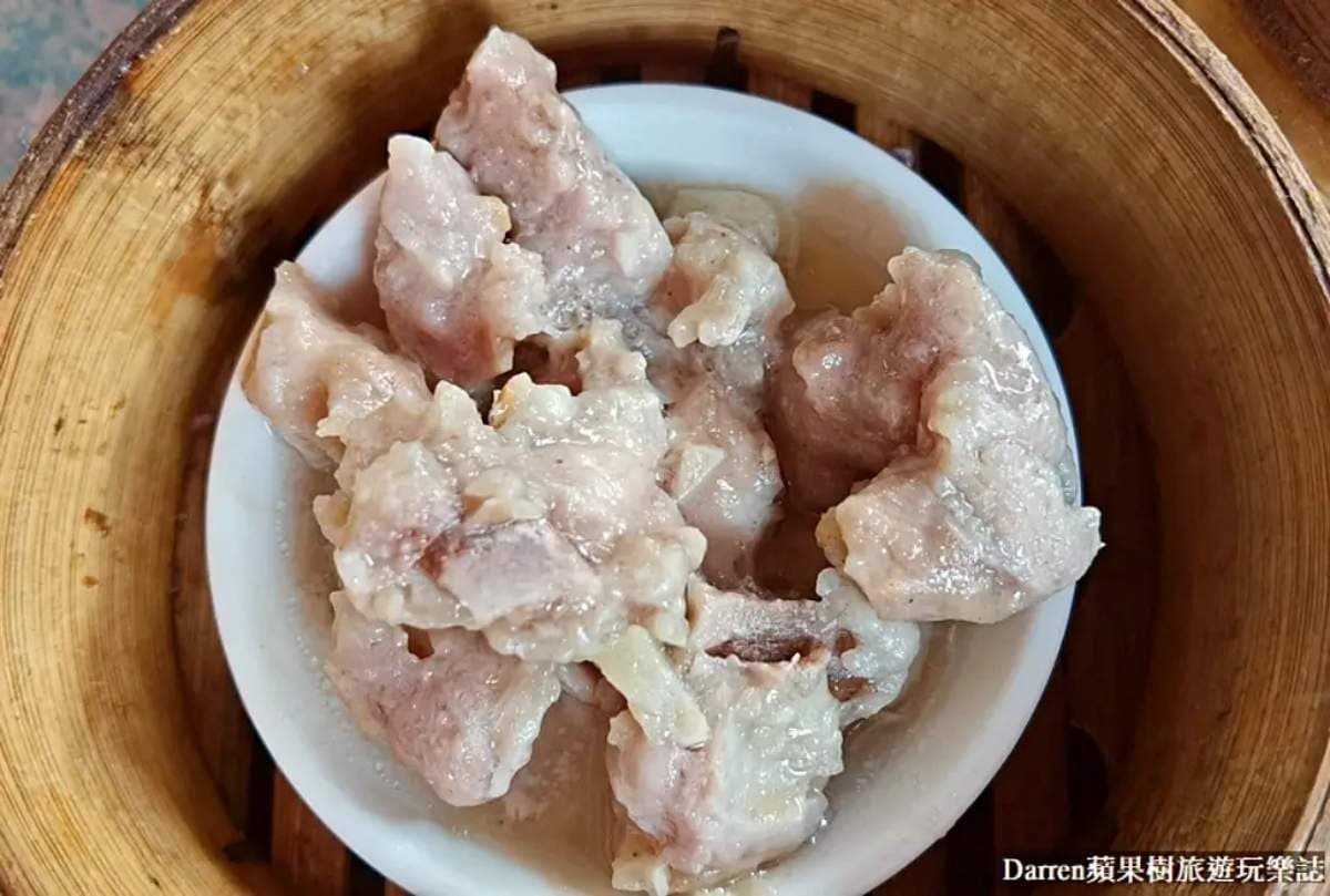 號稱「全台最便宜港點」藏這!燒賣、鳳爪通通50元,假日限定排隊夯翻 號稱「全台最便宜港點」藏這!燒賣、鳳爪通通50元,假日限定排隊夯翻