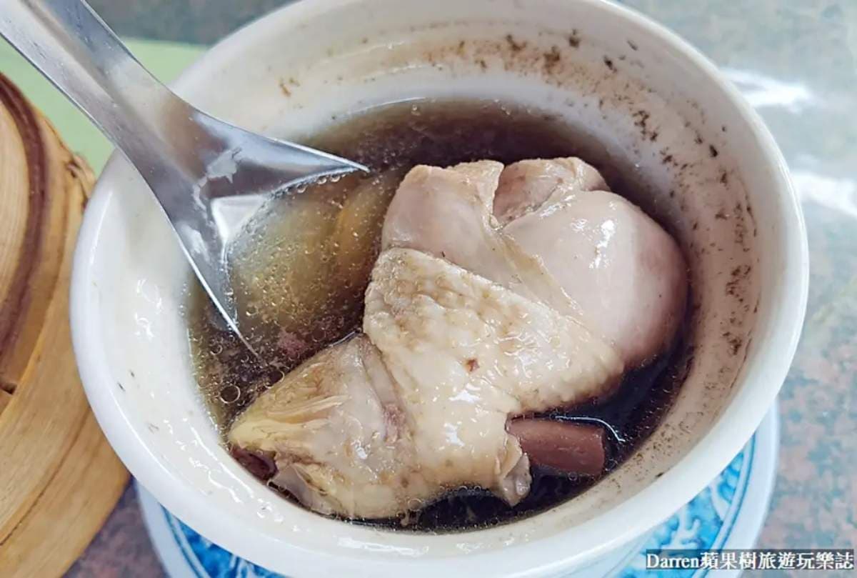 號稱「全台最便宜港點」藏這!燒賣、鳳爪通通50元,假日限定排隊夯翻 號稱「全台最便宜港點」藏這!燒賣、鳳爪通通50元,假日限定排隊夯翻