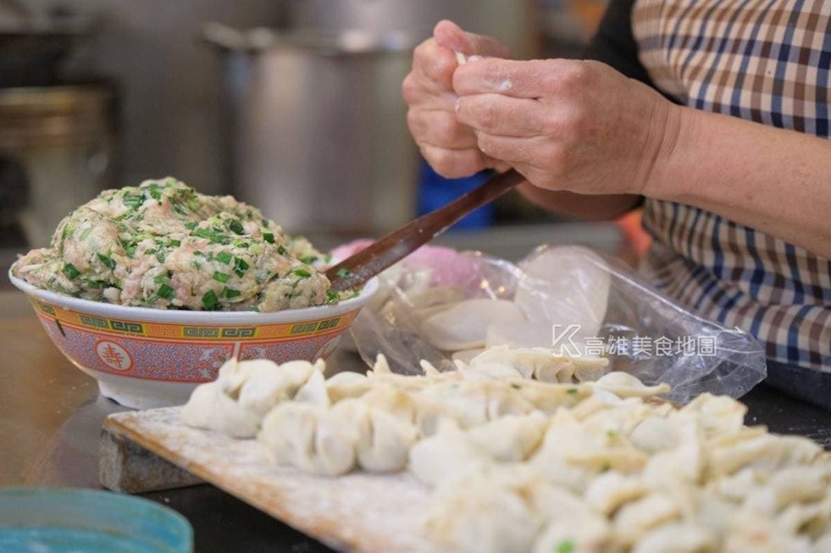 水餃每顆4元!高雄佛系小吃地點曝光,30元現煮酸辣湯滿滿都是料 水餃每顆4元!高雄佛系小吃地點曝光,30元現煮酸辣湯滿滿都是料