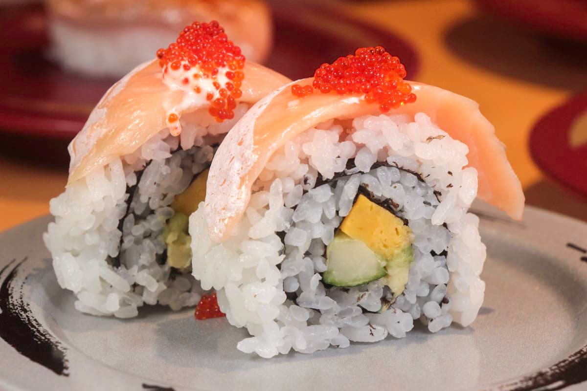 香菜控快衝!壽司郎推2款「香菜壽司」限時開賣,加碼鮭魚生魚片買2送1 香菜控快衝!壽司郎推2款「香菜壽司」限時開賣,加碼鮭魚生魚片買2送1
