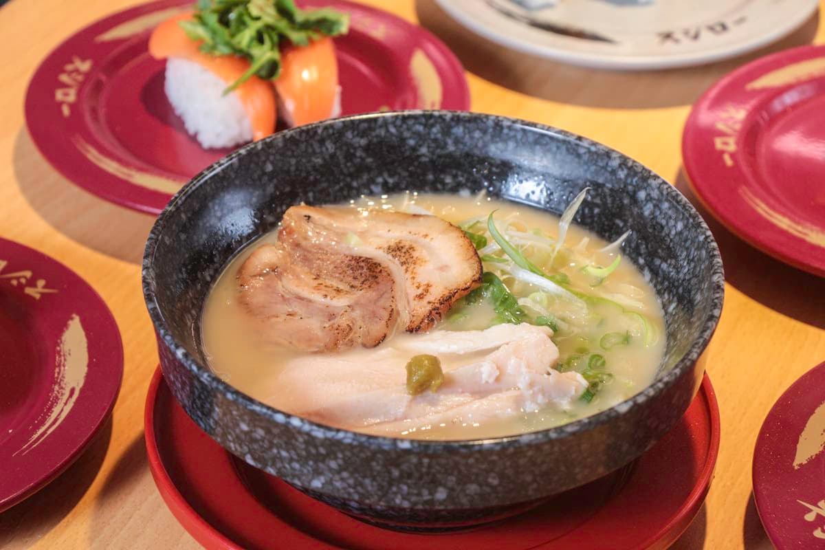 香菜控快衝!壽司郎推2款「香菜壽司」限時開賣,加碼鮭魚生魚片買2送1 香菜控快衝!壽司郎推2款「香菜壽司」限時開賣,加碼鮭魚生魚片買2送1