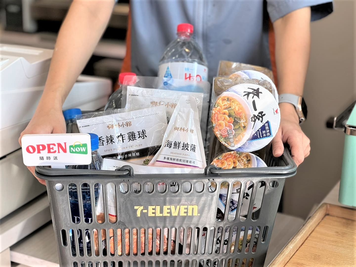 4超商「凱米防颱優惠」懶人包!全家泡麵買一送一、7-11飲料買2送1 4超商「凱米防颱優惠」懶人包!全家泡麵買一送一、7-11飲料買2送1