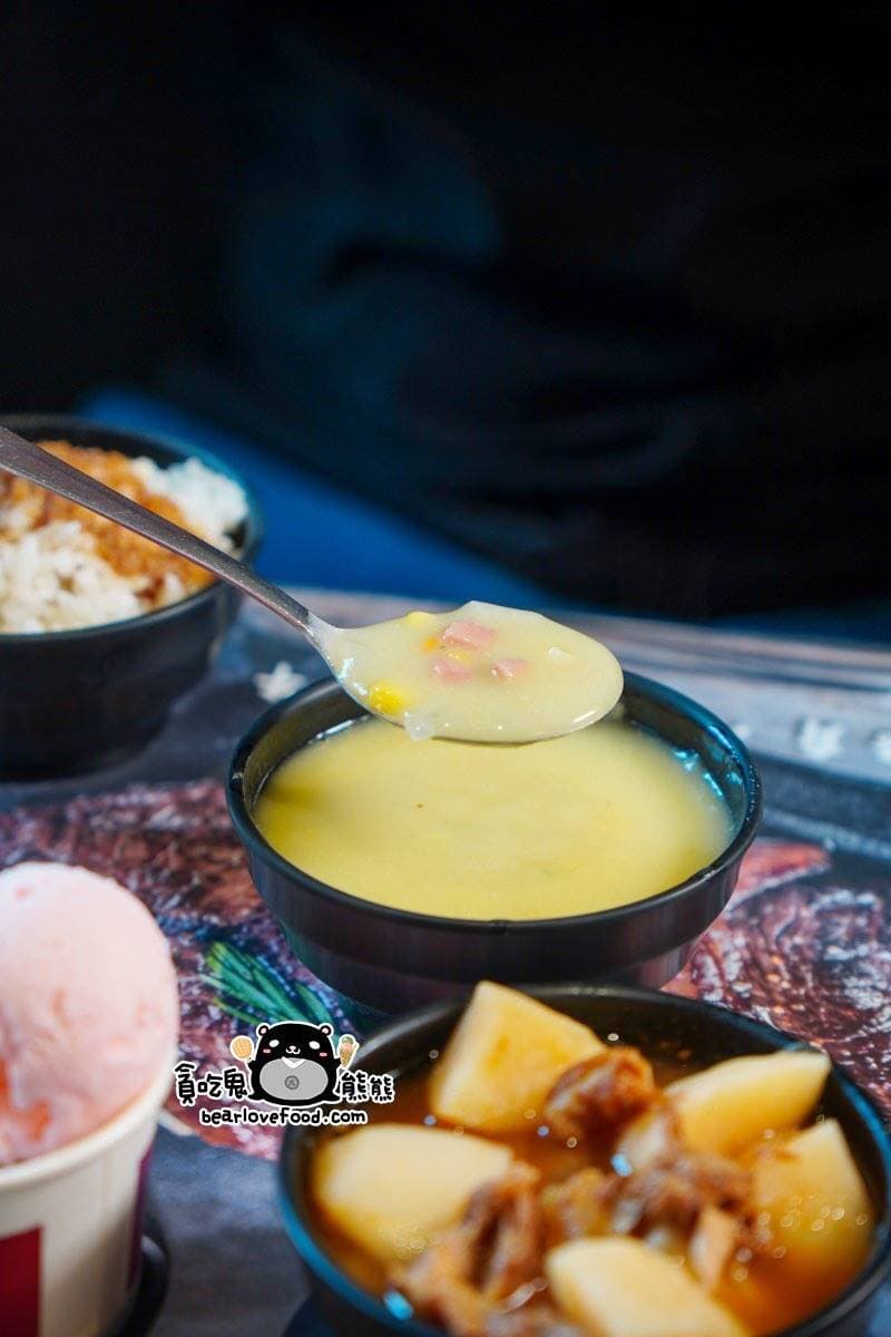 鐵板麵免費續加吃到飽!高雄平價牛排290元起,自助吧肉燥飯、牛肉湯無限吃 鐵板麵免費續加吃到飽!高雄平價牛排290元起,自助吧肉燥飯、牛肉湯無限吃
