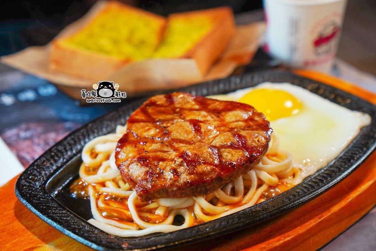 鐵板麵免費續加吃到飽!高雄平價牛排290元起,自助吧肉燥飯、牛肉湯無限吃 鐵板麵免費續加吃到飽!高雄平價牛排290元起,自助吧肉燥飯、牛肉湯無限吃