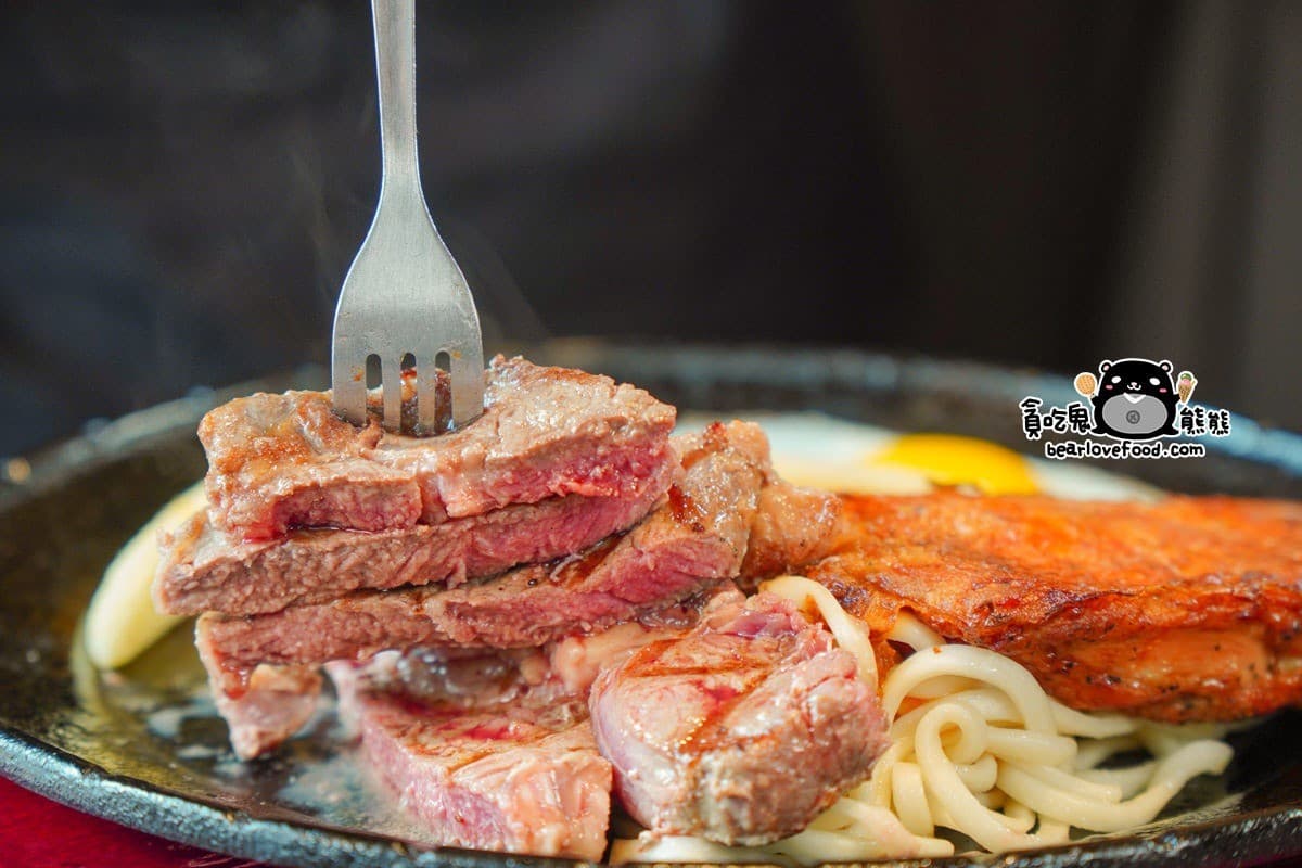 鐵板麵免費續加吃到飽!高雄平價牛排290元起,自助吧肉燥飯、牛肉湯無限吃 鐵板麵免費續加吃到飽!高雄平價牛排290元起,自助吧肉燥飯、牛肉湯無限吃