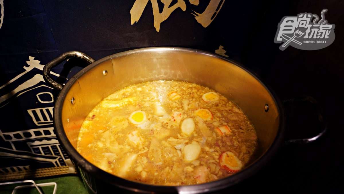 免費「滿料雞湯」無限喝!台中超夯「炸蛋滷肉飯」開門就排爆,百元內吃飽飽 免費「滿料雞湯」無限喝!台中超夯「炸蛋滷肉飯」開門就排爆,百元內吃飽飽