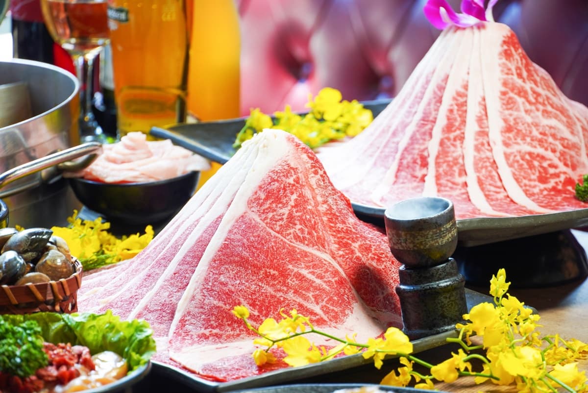 名字有「麟、洋」5折吃爆!210元起火鍋吃到飽,加碼搶8色小籠包買一送一 名字有「麟、洋」5折吃爆!210元起火鍋吃到飽,加碼搶8色小籠包買一送一
