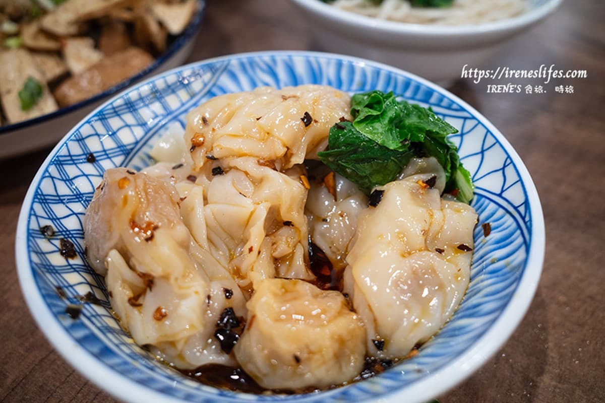 夜貓最愛「東引快刀手」插旗三重!牛油麻醬麵銷魂噴香,超強滷味每桌必點 夜貓最愛「東引快刀手」插旗三重!牛油麻醬麵銷魂噴香,超強滷味每桌必點