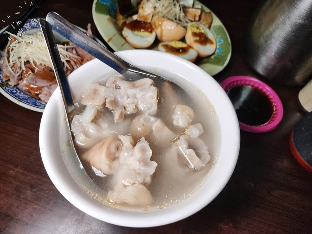 豬腳湯只要55元!永和人激推「銅板價宵夜」,香Q麻醬麵、滿料豬血湯都必點 豬腳湯只要55元!永和人激推「銅板價宵夜」,香Q麻醬麵、滿料豬血湯都必點