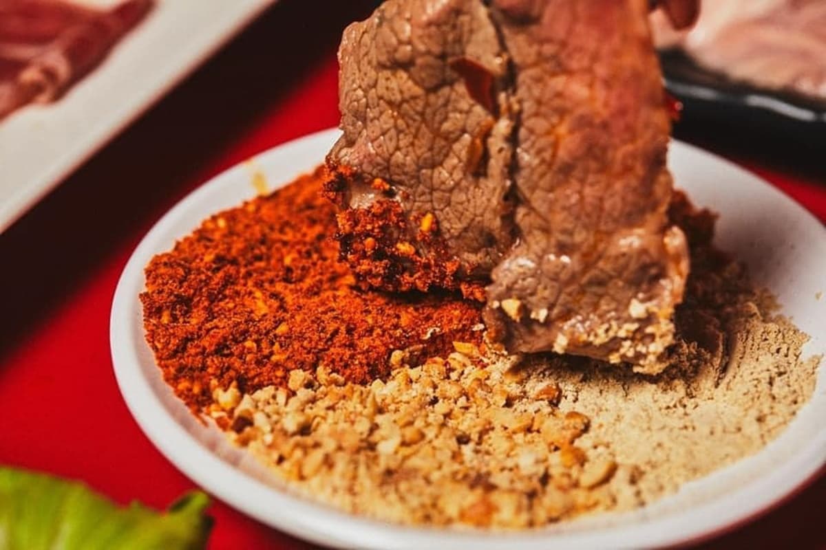 串串香買一送一!4.9星「成都串串火鍋」每串只要5元,爽嗑麻辣小龍蝦、老油條 串串香買一送一!4.9星「成都串串火鍋」每串只要5元,爽嗑麻辣小龍蝦、老油條