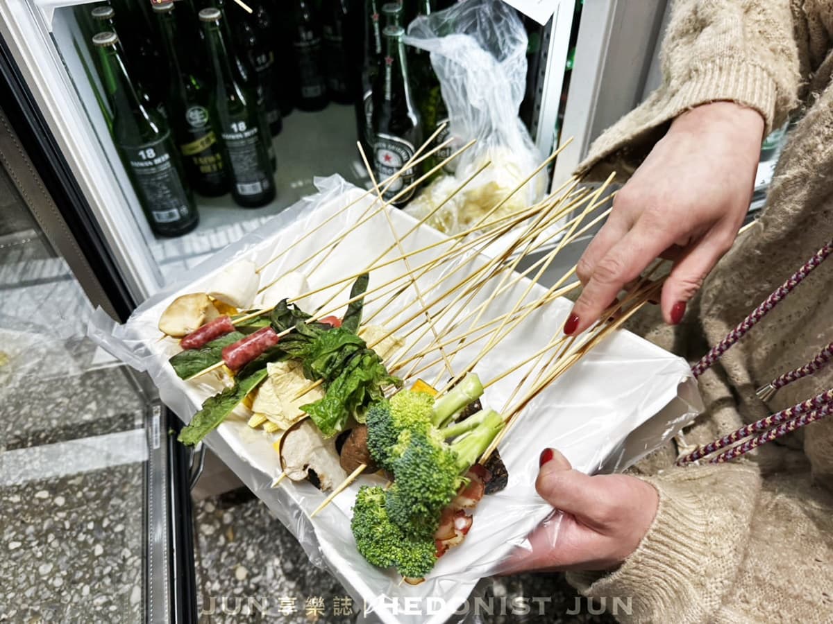串串香買一送一!4.9星「成都串串火鍋」每串只要5元,爽嗑麻辣小龍蝦、老油條 串串香買一送一!4.9星「成都串串火鍋」每串只要5元,爽嗑麻辣小龍蝦、老油條