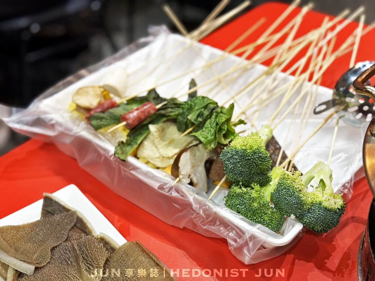 串串香買一送一!4.9星「成都串串火鍋」每串只要5元,爽嗑麻辣小龍蝦、老油條 串串香買一送一!4.9星「成都串串火鍋」每串只要5元,爽嗑麻辣小龍蝦、老油條